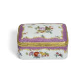 A GILT-METAL-MOUNTED MEISSEN PORCELAIN RECTANGULAR PUCE SCALE-PATTERN SNUFF-BOX AND COVER - Foto 5