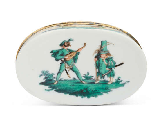 A SILVER-GILT-MOUNTED MEISSEN PORCELAIN OVAL SNUFF-BOX AND COVER - фото 5