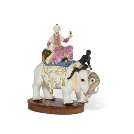 AN ORMOLU-MOUNTED MEISSEN PORCELAIN GROUP OF A SULTAN RIDING AN ELEPHANT - фото 2