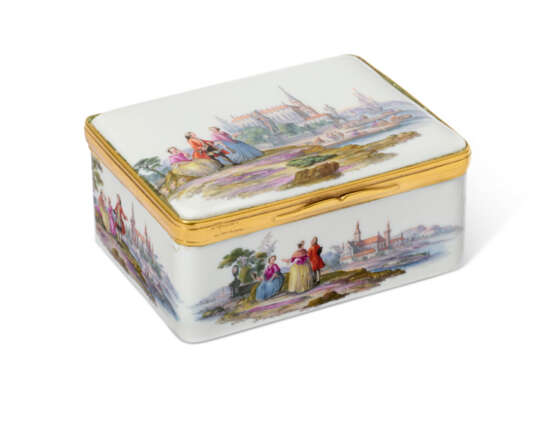 A MEISSEN PORCELAIN GILT-METAL MOUNTED SNUFF-BOX AND COVER - photo 1