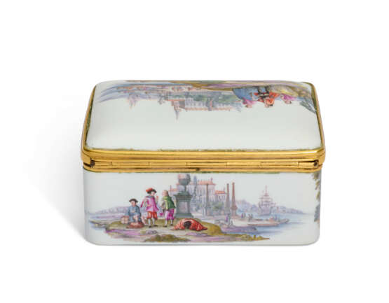 A MEISSEN PORCELAIN GILT-METAL MOUNTED SNUFF-BOX AND COVER - фото 4