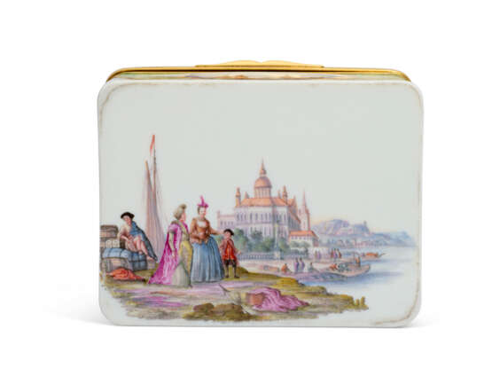 A MEISSEN PORCELAIN GILT-METAL MOUNTED SNUFF-BOX AND COVER - фото 5