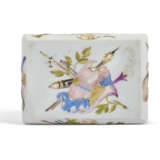 A COPPER-GILT-MOUNTED MEISSEN SNUFF-BOX AND COVER - photo 5