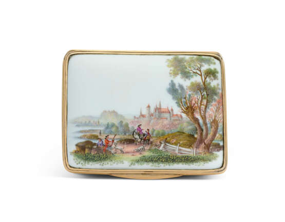 A GILT-METAL-MOUNTED MEISSEN RECTANGULAR SNUFF-BOX AND COVER - photo 4