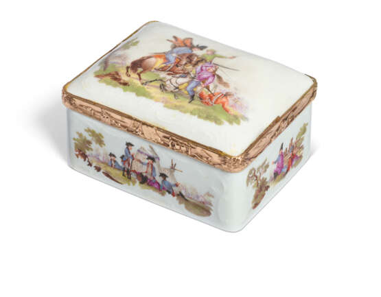 A GILT-METAL-MOUNTED GERMAN PORCELAIN RECTAGULAR SNUFF-BOX AND COVER - photo 2