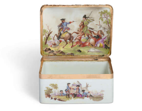 A GILT-METAL-MOUNTED GERMAN PORCELAIN RECTAGULAR SNUFF-BOX AND COVER - Foto 4