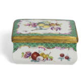 A MEISSEN PORCELAIN GILT-METAL MOUNTED RECTANGULAR SNUFF-BOX AND COVER - Foto 5