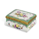 A MEISSEN PORCELAIN GILT-METAL MOUNTED RECTANGULAR SNUFF-BOX AND COVER - фото 6