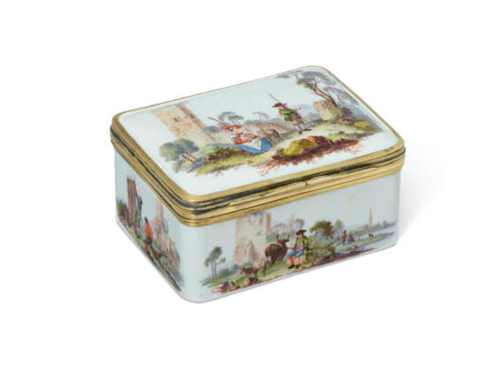 A SILVER-GILT-MOUNTED MEISSEN RECTANGULAR SNUFF-BOX AND COVER - photo 1