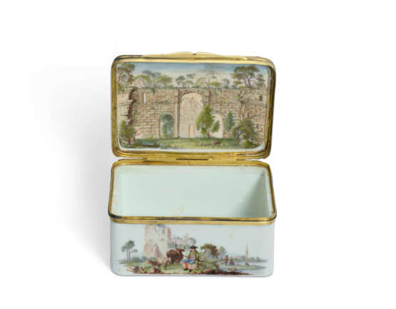 A SILVER-GILT-MOUNTED MEISSEN RECTANGULAR SNUFF-BOX AND COVER - photo 2