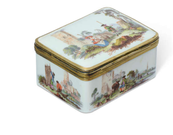 A SILVER-GILT-MOUNTED MEISSEN RECTANGULAR SNUFF-BOX AND COVER - photo 6