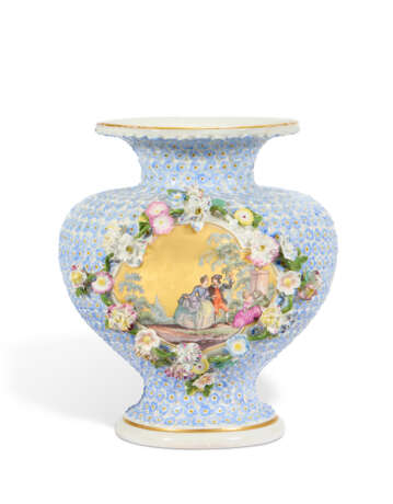 A MEISSEN PORCELAIN FLOWER-ENCRUSTED VASE - photo 3