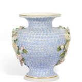 A MEISSEN PORCELAIN FLOWER-ENCRUSTED VASE - photo 4