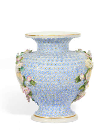 A MEISSEN PORCELAIN FLOWER-ENCRUSTED VASE - фото 4