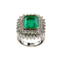 Platinum ring with emerald and diamonds. 