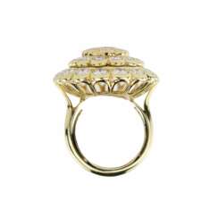 18K yellow gold ring with diamonds. 