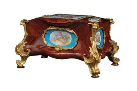 Table box for jewelry. Sevres 1830. Porcelain Hand Painted 19th century - photo 1