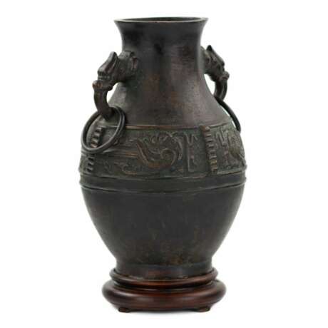 Bronze Jug for wine Hu with Jinwen signs. China. Bronze wood - photo 3