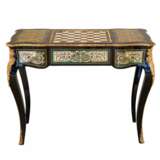  Table de jeu d`&eacute;checs de style Boulle compl&eacute;t&eacute;e de pi&egrave;ces en os. France. 19&egrave;me si&egrave;cle. Laiton Boulle 19th century - photo 2