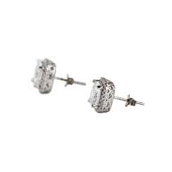 Boucles d`oreilles en argent avec pierres Swarovski blanches.