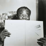 Susanne Schapowalow (Wietz 1922 - Berlin 2022). Louis Armstrong mit Berlinale-Flyer. - фото 1