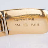 Juwelier Hemmerle. Seltene Bicolour-Armspange mit farbfeinem Saphir-Besatz. - photo 3