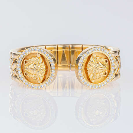 Gianni Versace. Gold-Armspange mit reichem Brillant-Besatz 'Medusa'. - Foto 1