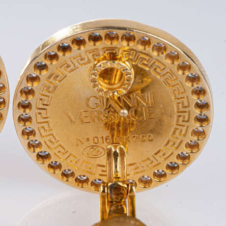 Gianni Versace. Paar Gold-Ohrringe mit Brillanten 'Medusa'. - photo 3