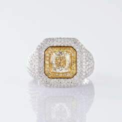 Fancy Diamant Brillant-Ring.