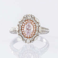 Diamant-Ring mit seltenem Fancy Pink Diamant.