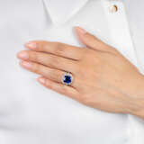 Vivid Blue Ceylon Saphir-Ring mit Diamant-Besatz. - Foto 4