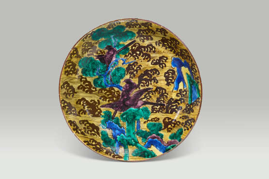 A LARGE CIRCULAR PORCELAIN DISH - photo 1