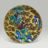 A LARGE CIRCULAR PORCELAIN DISH - фото 1