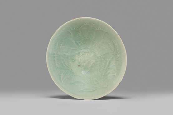 A CELADON STONEWARE FOLIATE SHALLOW BOWL - photo 1