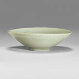 A CELADON STONEWARE FOLIATE SHALLOW BOWL - photo 4