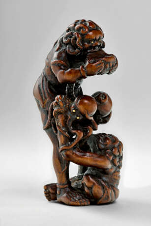 A CARVED WOOD NETSUKE OF ASHINAGA AND TENAGA - photo 3