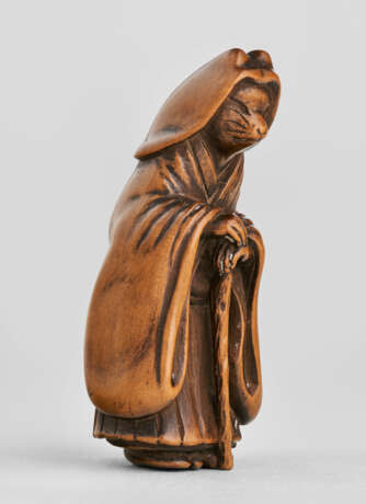 A CARVED WOOD NETSUKE OF HAKUZOSU - Foto 3