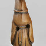 A CARVED WOOD NETSUKE OF HAKUZOSU - фото 4