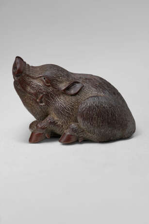 A CARVED WOOD NETSUKE OF A BOAR - photo 2