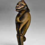 A CARVED WOOD NETSUKE OF A RAIN DRAGON - Foto 3