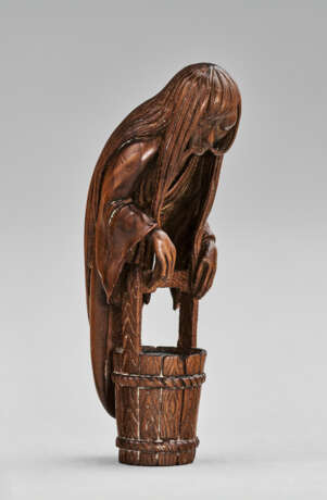 A CARVED WOOD NETSUKE OF THE GHOST OIWA - Foto 2