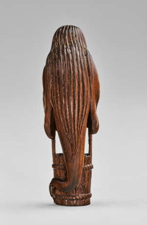 A CARVED WOOD NETSUKE OF THE GHOST OIWA - photo 3