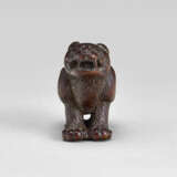 A CARVED WOOD NETSUKE OF TIGER - фото 2