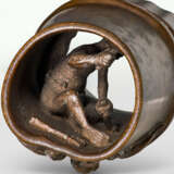 A CARVED WOOD NETSUKE OF A BAMBOO NOD - Foto 3