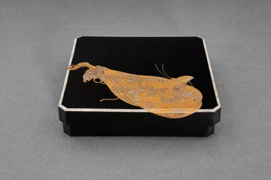 A LACQUER WRITING BOX (SUZURIBAKO) - photo 2