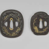 A PAIR OF SOFT-METAL-INLAID IRON TSUBA - Foto 2