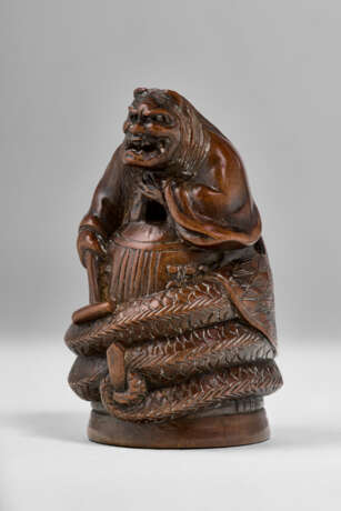 A CARVED WOOD NETSUKE OF KIYOHIME - photo 2