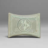 A SLIP-INLAID CELADON STONEWARE PILLOW - photo 2