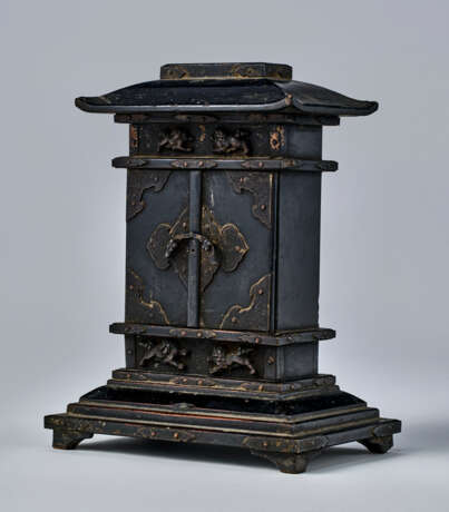 A LACQUER RELIQUARY CONTAINER (SHARI-ZUSHI) - Foto 4