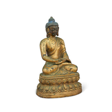 A GILT-COPPER FIGURE OF BUDDHA - фото 4